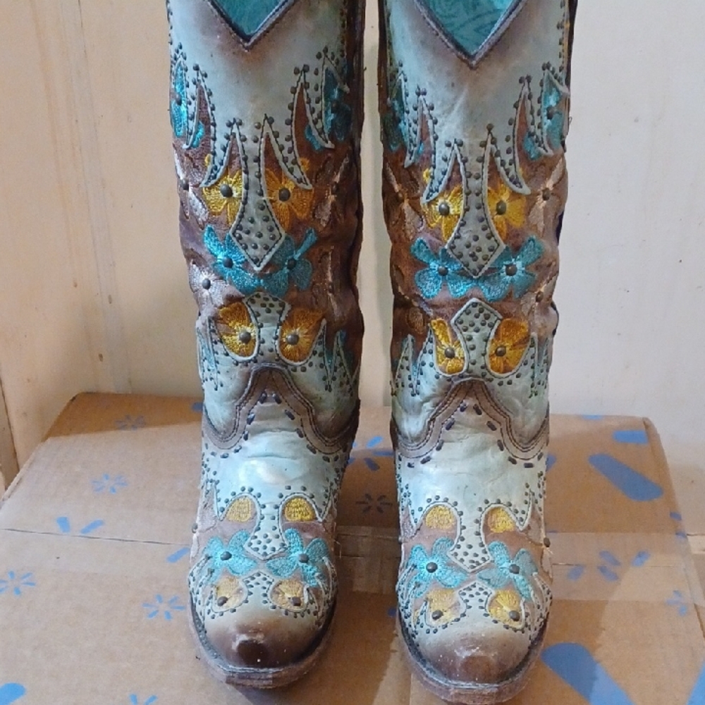 Corral Embroidered Western Cowgirl boots size  8.5